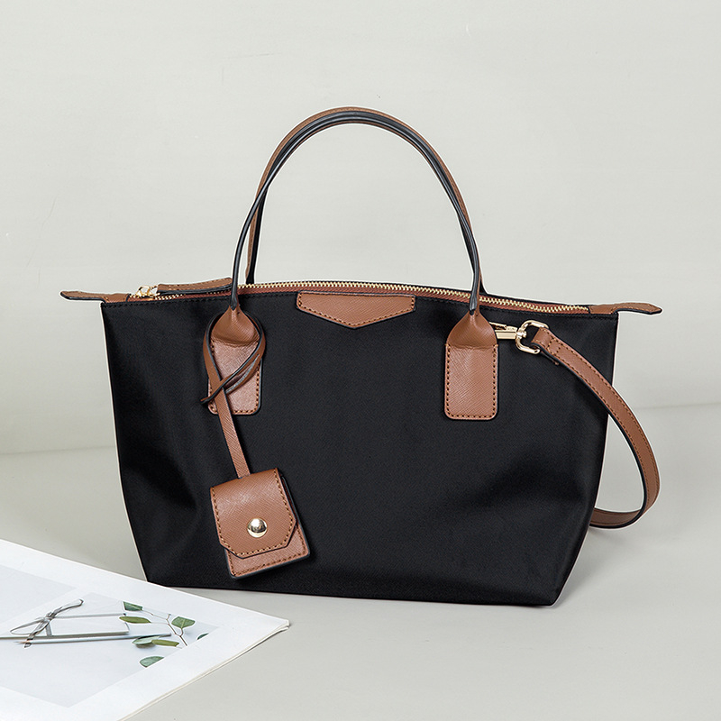 Tote táska, dumpling formájú, Oxford anyagból, cipzáras nyitás, poliészter bélés, három vállpánt