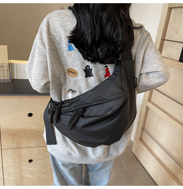 Ženska crossbody torba, vodootporni laminirani oksford, dumpling oblik, velika kapaciteta, zatvaranje zipom