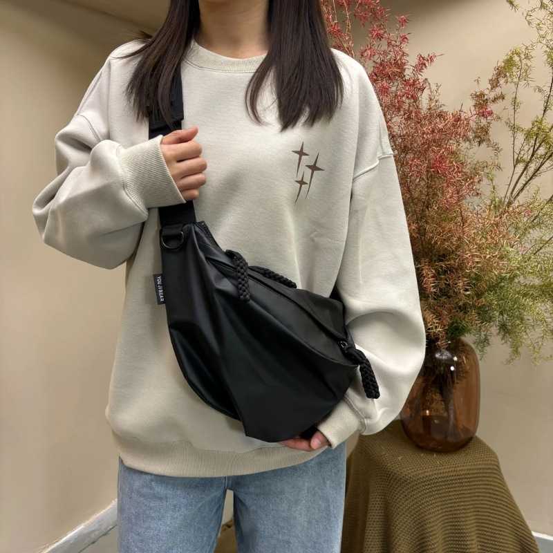 Ženska crossbody torba, vodootporni laminirani oksford, dumpling oblik, velika kapaciteta, zatvaranje zipom