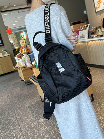 Ženski ruksak od Oxford platna, otporan na habanje i vodootporan, s pretinjem za laptop i džepovima na zatvaračima