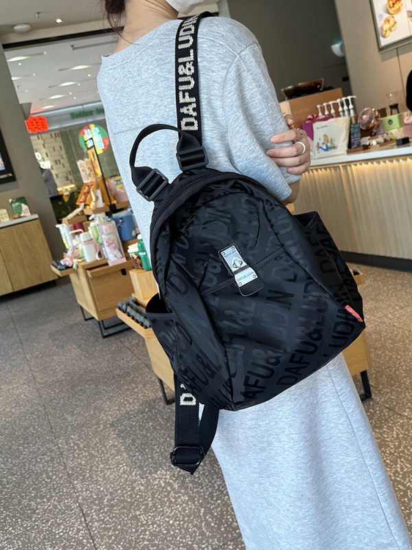 Ženski ruksak od Oxford platna, otporan na habanje i vodootporan, s pretinjem za laptop i džepovima na zatvaračima