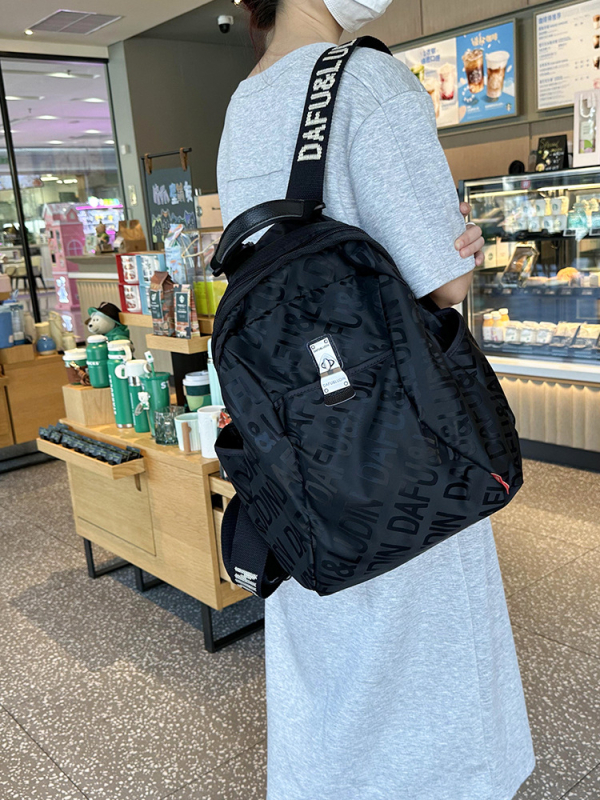 Ženski ruksak od Oxford platna, otporan na habanje i vodootporan, s pretinjem za laptop i džepovima na zatvaračima