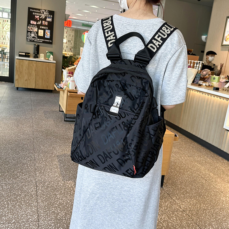 Ženski ruksak od Oxford platna, otporan na habanje i vodootporan, s pretinjem za laptop i džepovima na zatvaračima