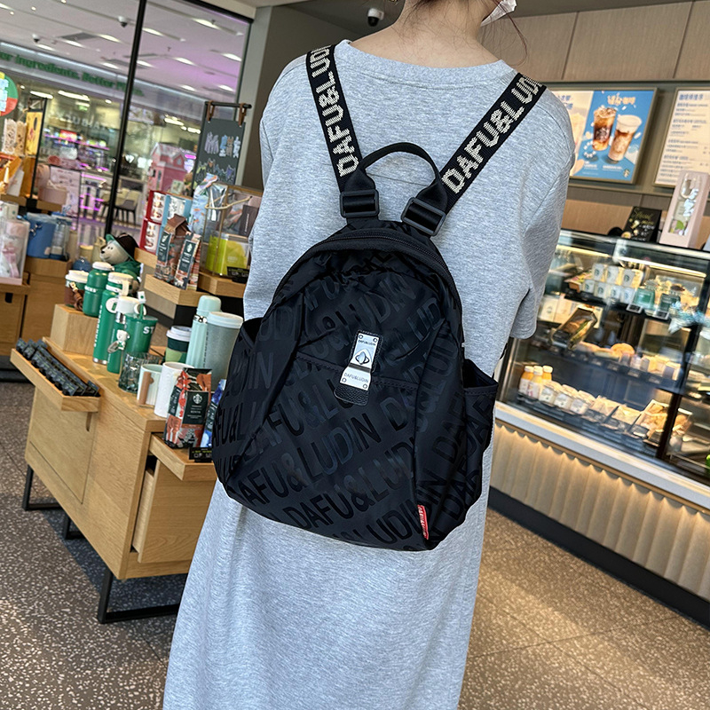 Ženski ruksak od Oxford platna, otporan na habanje i vodootporan, s pretinjem za laptop i džepovima na zatvaračima