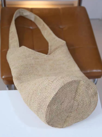 Torba bucket od raffie, ručna izrada, otvoren vrh, džep za telefon, s jednom naramenicom