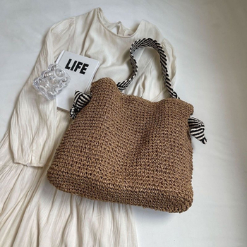 Tote táska – Városi egyszerűség; Anyag: Papír; Függőleges négyzetes forma; Magnetes zár; Poliészter bélés