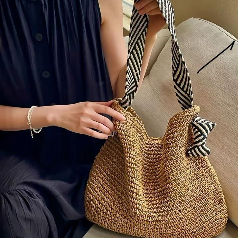 Tote táska – Városi egyszerűség; Anyag: Papír; Függőleges négyzetes forma; Magnetes zár; Poliészter bélés