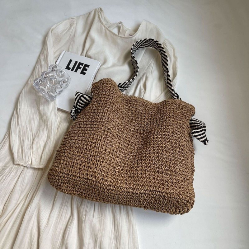 Tote táska – Városi egyszerűség; Anyag: Papír; Függőleges négyzetes forma; Magnetes zár; Poliészter bélés