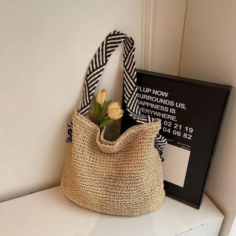 Tote táska – Városi egyszerűség; Anyag: Papír; Függőleges négyzetes forma; Magnetes zár; Poliészter bélés