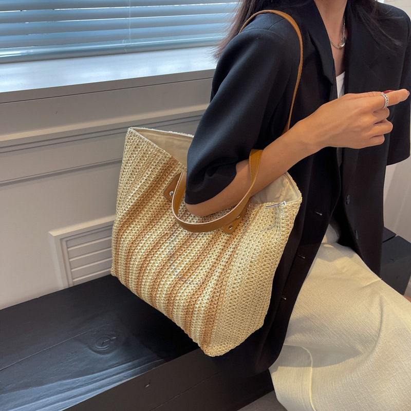 Kaiqi szalmából készült tote táska – strandhoz, vízszintes négyzet alakú, cipzár, poliészter bélés, 2025 tavasz