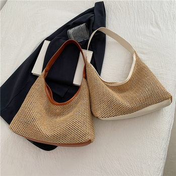 Tkana tote torba – PVC materijal, bucket bag stil, podstava od sintetičke kože, uspravni kvadratni oblik, otvoreni način otvaranja