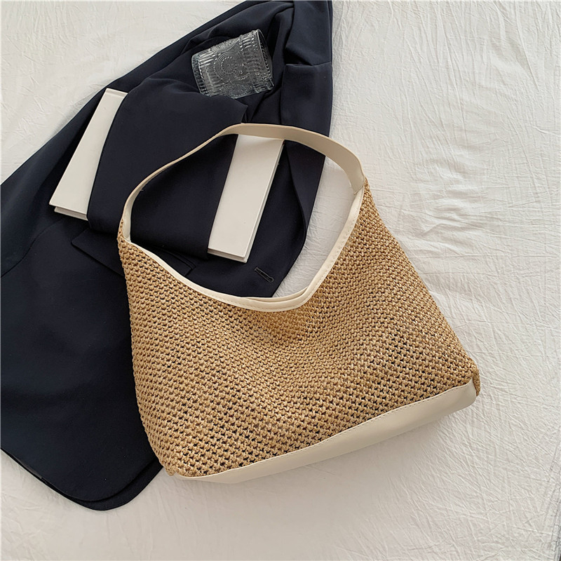 Tkana tote torba – PVC materijal, bucket bag stil, podstava od sintetičke kože, uspravni kvadratni oblik, otvoreni način otvaranja