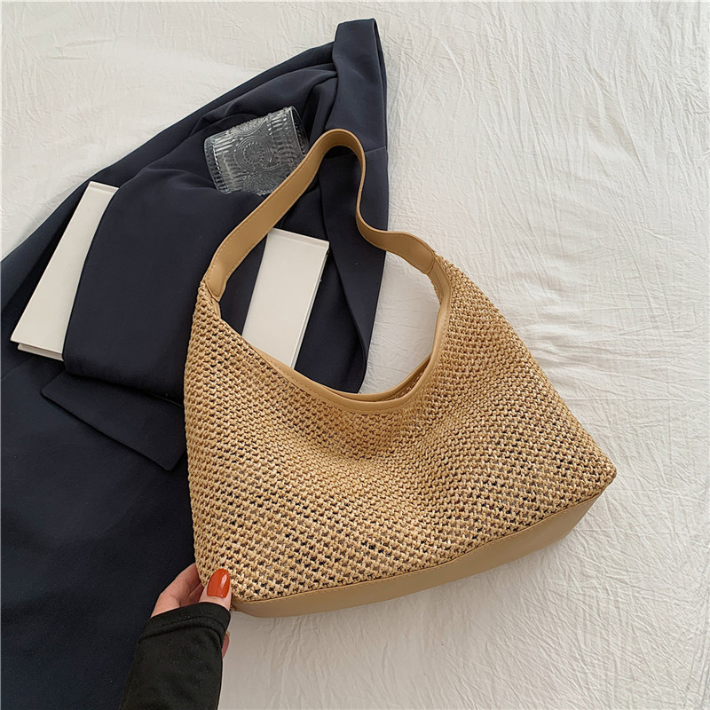 Tkana tote torba – PVC materijal, bucket bag stil, podstava od sintetičke kože, uspravni kvadratni oblik, otvoreni način otvaranja