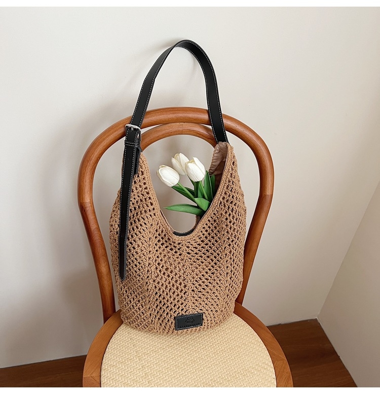 Kézműves szövött szalma tote táska, kivágott mintával, nagy kapacitású, cipzáras záródás, belső telefonzseb és laminált cipzáras zseb