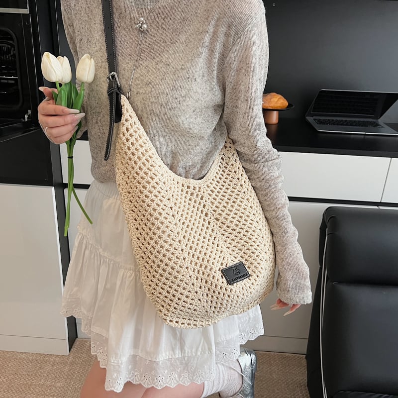 Kézműves szövött szalma tote táska, kivágott mintával, nagy kapacitású, cipzáras záródás, belső telefonzseb és laminált cipzáras zseb