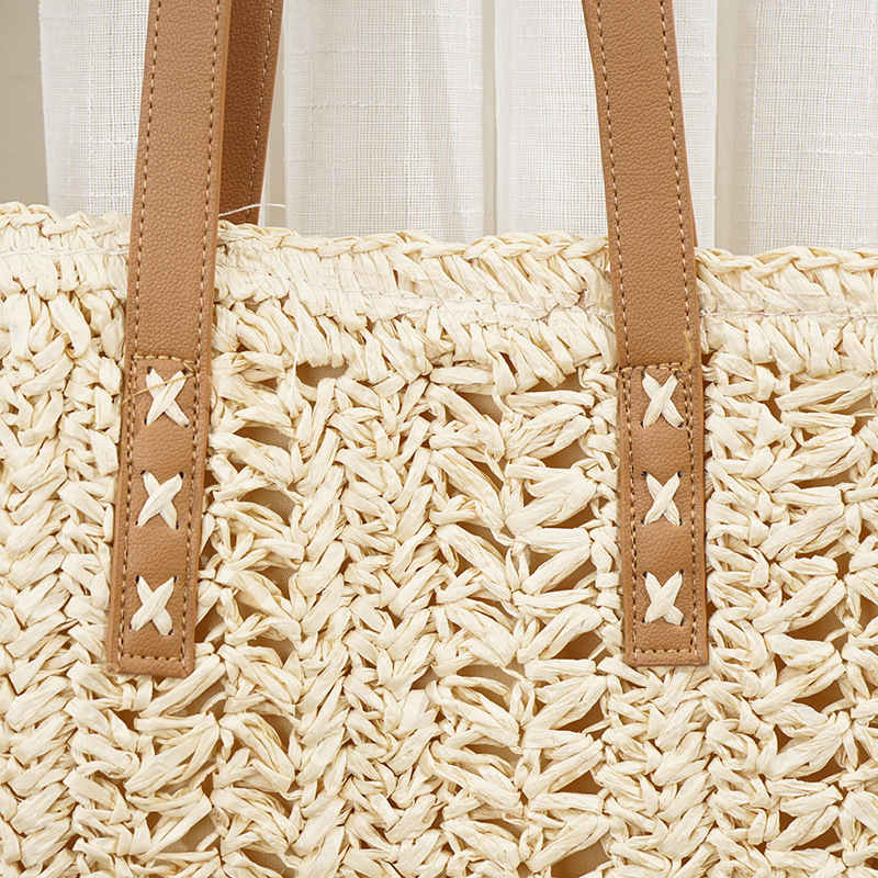 Válltáska — városi egyszerűség, szalma, kerek forma, cipzár, kézzel készített