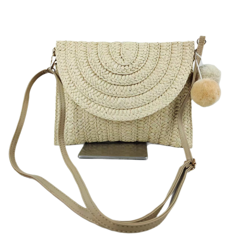 Szalmából készült strandtáska, tote stílusú, telefonzsebbel, vízszintes négyszög alakú, zárható fedél, poliészter bélés