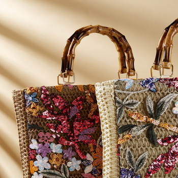 Hímzett kézitáska, kötött stílusú, papíralapanyag, vízszintes négyszögletes forma, cipzáras zárás