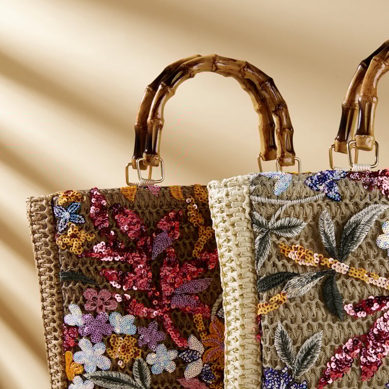 Hímzett kézitáska, kötött stílusú, papíralapanyag, vízszintes négyszögletes forma, cipzáras zárás