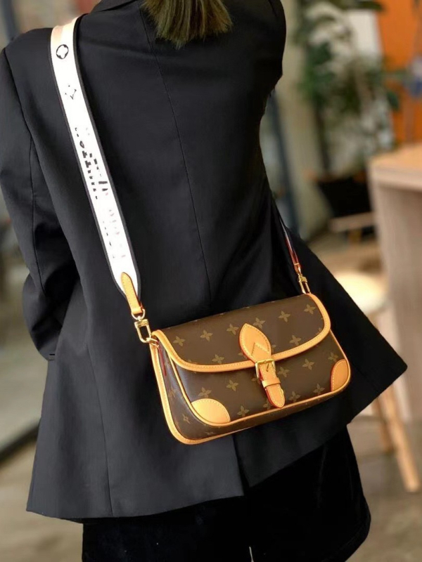 Unisex PVC torba za rame, pravokutnog oblika, jedinstven remen, zatvarač za otvaranje, podstava od kravljje kože, unutarnji džep za prijenosno računalo, skriveni džep sa zatvaračem