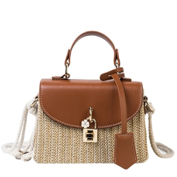 Szalmából készült négyszögletes táska zárral, belső zseb a telefonhoz, egy vállpánt – városi egyszerűség