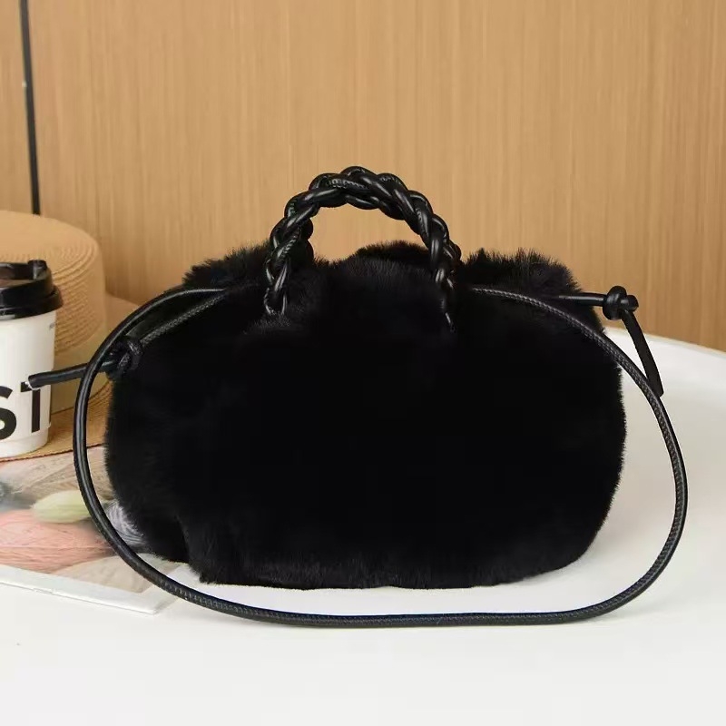 Puhas plüss felhő alakú crossbody táska mágneszáras, vízszintes négyzetes forma, laptopzseb, egy vállpánt