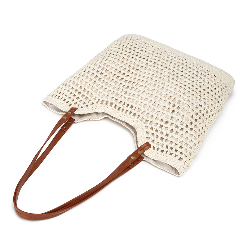 Szalmából készült vödörtáska, street fashion stílus, mágneses zárás, pamut bélés, cipzáras zseb