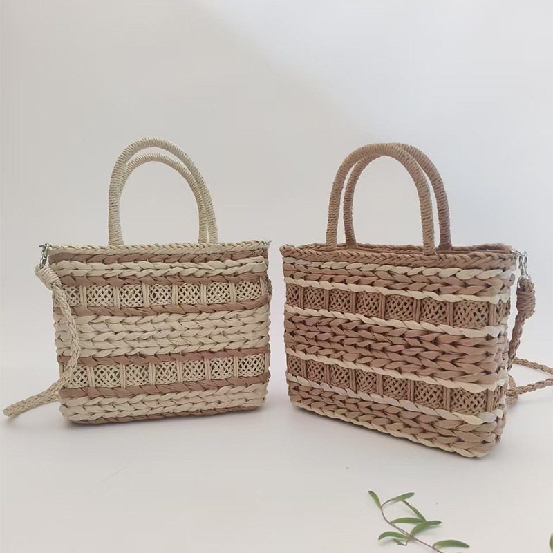 Crossbody torba od slame, tkanina s prugama, zatvaranje na zip, podstava od poliestera, vodoravni kvadratni oblik, jedna naramenica