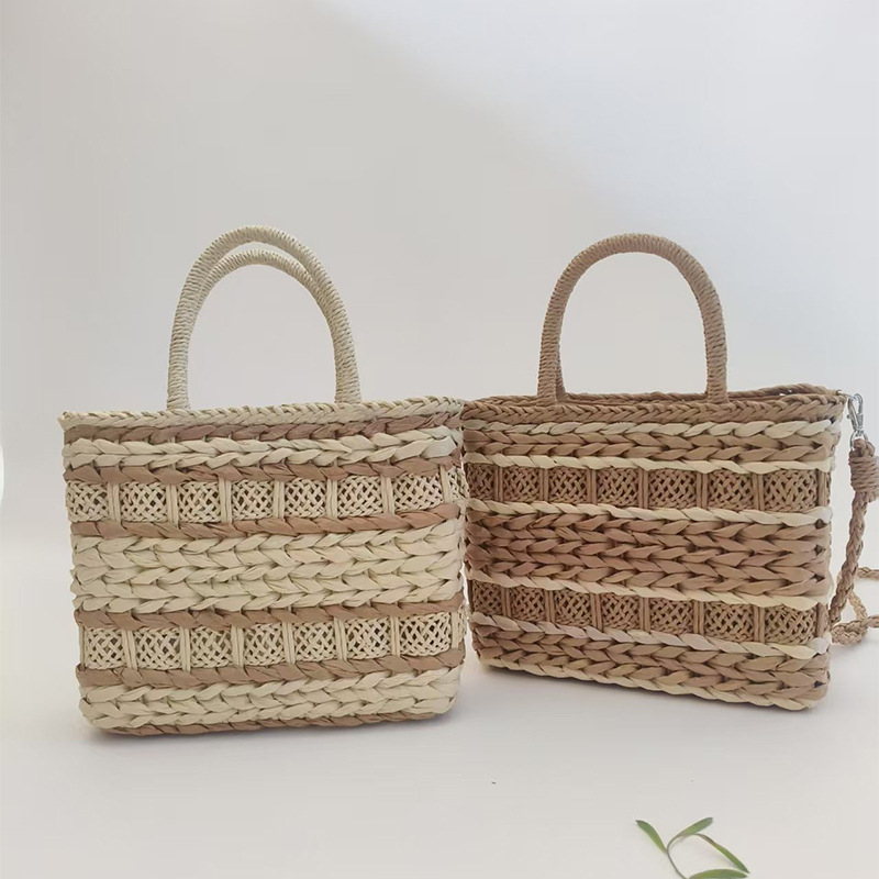 Crossbody torba od slame, tkanina s prugama, zatvaranje na zip, podstava od poliestera, vodoravni kvadratni oblik, jedna naramenica