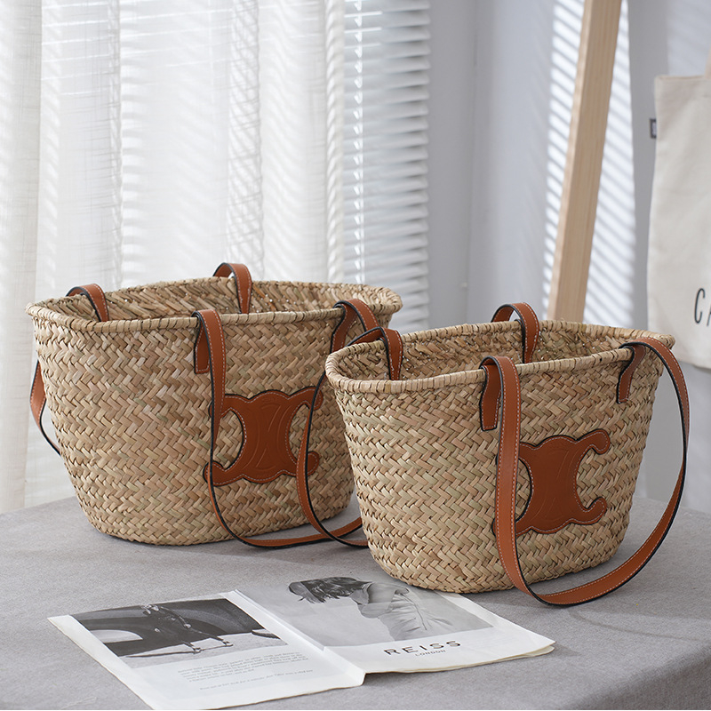 Egyvállas szalma táska vízifű anyagból, kagyló alakú, nyitott felső, dupla vállpánt