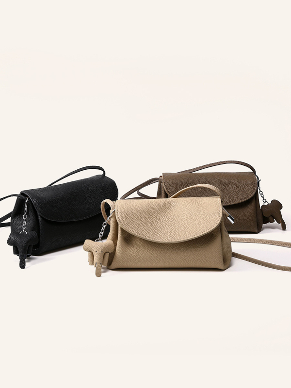 Női crossbody táska, valódi bőr, városi egyszerű stílus, redőzött kivitel, függőleges négyzetes forma, fedél zárás