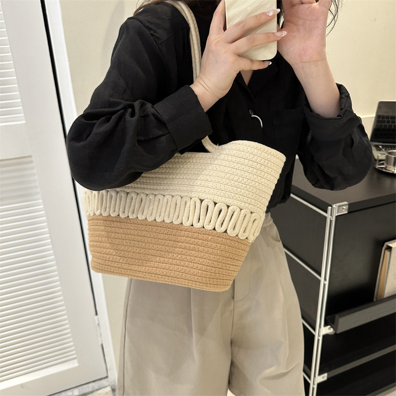 Utcai stílusú szalmaszálból készült bucket bag, kosár alakú formával, poliészter bélés, dupla vállpánt, Jin He Tang Chao márka