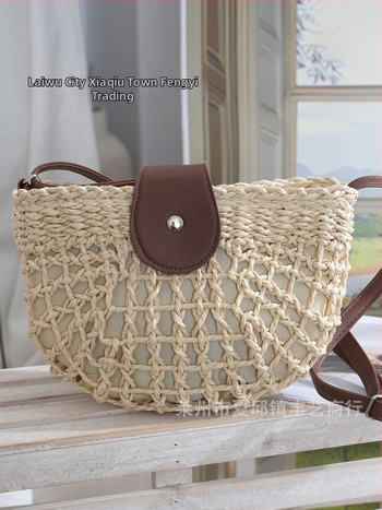 Ženska ljetna slamnat torba – pleteni plažni crossbody, polukružni oblik, srednje veličine