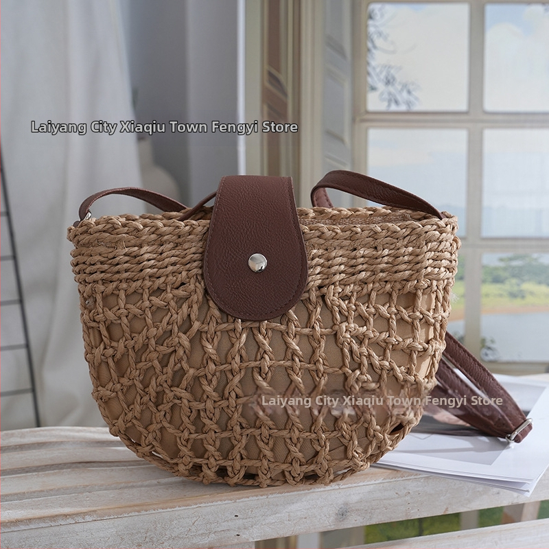 Ženska ljetna slamnat torba – pleteni plažni crossbody, polukružni oblik, srednje veličine