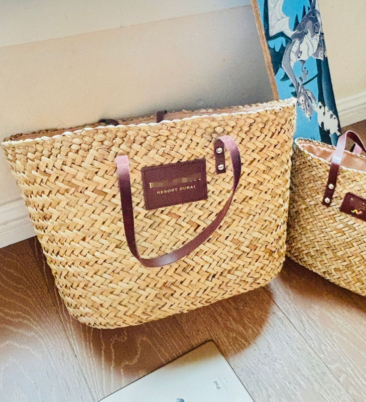 Slamnata tote torba cilindričnog oblika — otvoreni vrh, najlonska podstava, unutarnja pretinica za mobitel, unisex stil