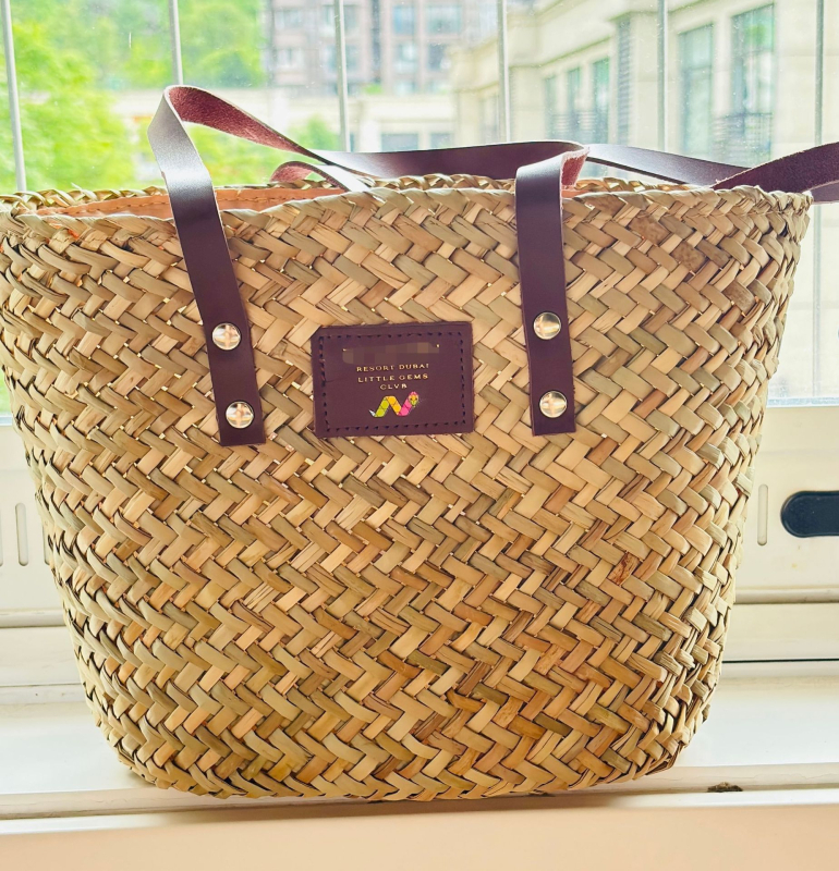 Slamnata tote torba cilindričnog oblika — otvoreni vrh, najlonska podstava, unutarnja pretinica za mobitel, unisex stil