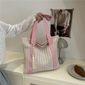 Geantă de paie împletită cu bretele duble, formă dreptunghiulară crossbody, fermoar la deschidere, buzunar interior cu fermoar