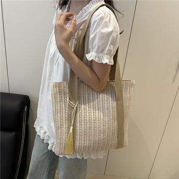 Geantă de paie împletită cu bretele duble, formă dreptunghiulară crossbody, fermoar la deschidere, buzunar interior cu fermoar