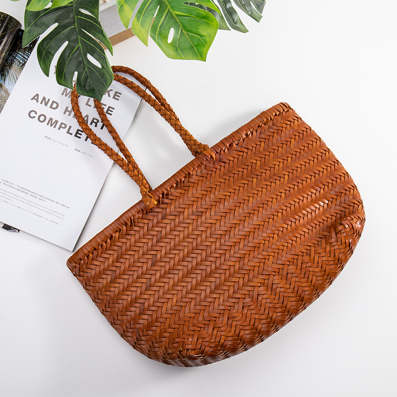 Geantă de mână din paie, țesută, formă verticală pătrată, buzunar deschis, căptușeală din piele naturală