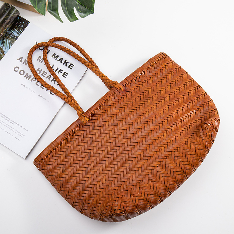 Geantă de mână din paie, țesută, formă verticală pătrată, buzunar deschis, căptușeală din piele naturală