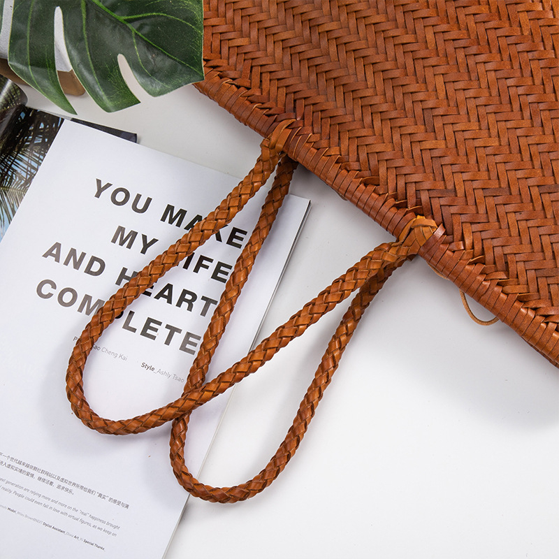 Geantă de mână din paie, țesută, formă verticală pătrată, buzunar deschis, căptușeală din piele naturală