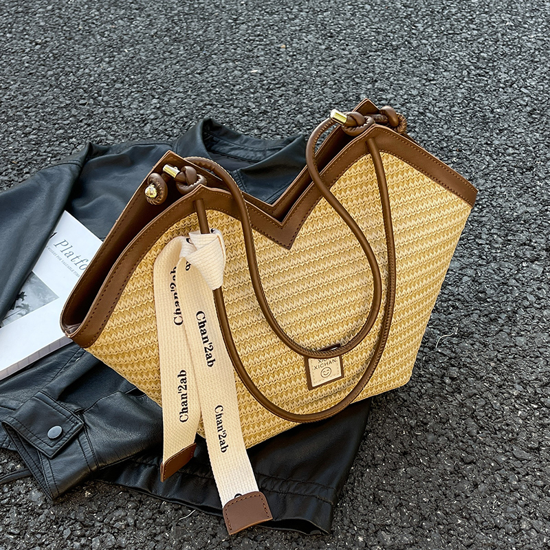 Geantă Tote din paie țesută pentru femei, cu capacitate mare – pentru plajă și uz zilnic, primăvara 2024, căptușeală din poliester, formă Orizontală pătrată, buzunare interne pentru telefon și buzunar cu fermoar