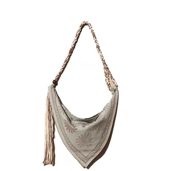 Crossbody torbica u boemskoj stilu s resama i užetom, srcolik oblik, magnetsko kopčanje, jedna naramenica