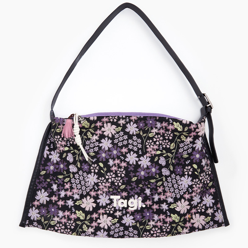 Geantă de umăr cu o singură curea, deschidere la partea superioară, material scuba, formă orizontală dreptunghiulară, buzunar pentru telefon și documente