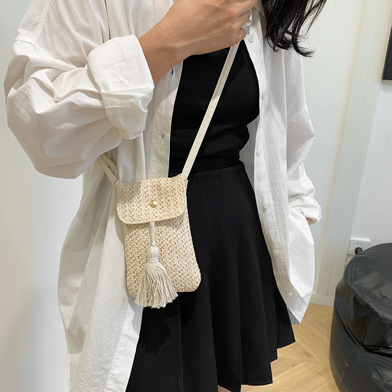 Slamnata crossbody torba za žene, mini torbica za telefon, pletena, s resicama, s jednim remenom, za plažu i odmor, ljeto 2025