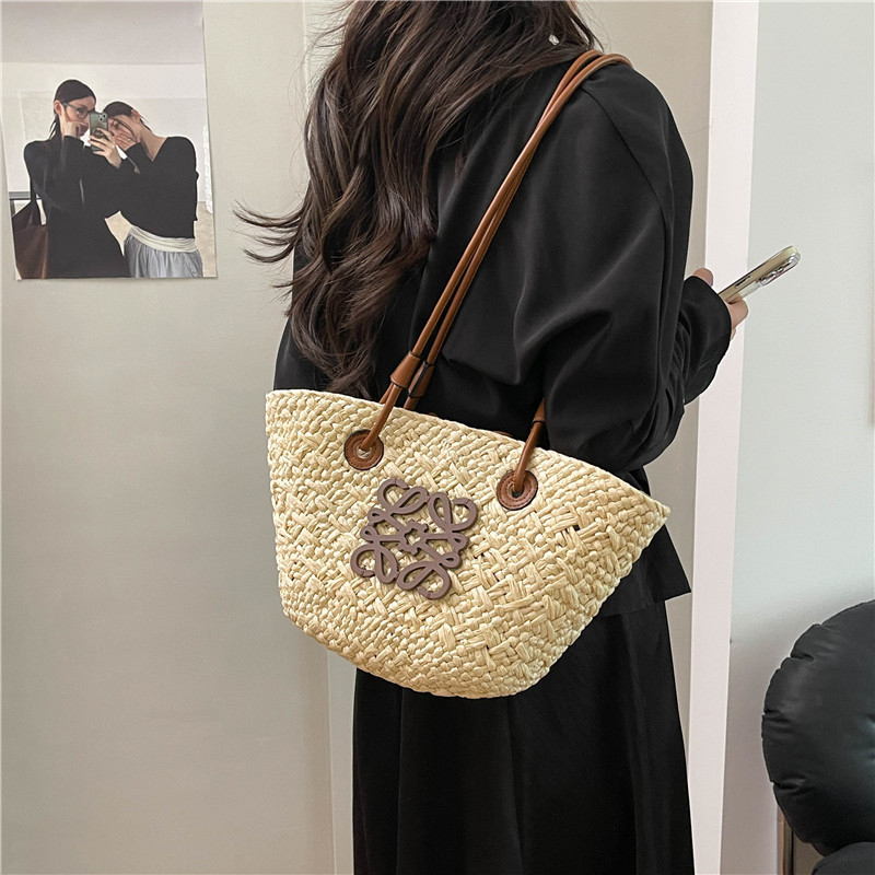 Geantă de plajă din paie, țesută, formă de Dumpling, deschidere deschisă, fără căptușeală, două curele, purtare zilnică, modă stradală, primăvara 2025