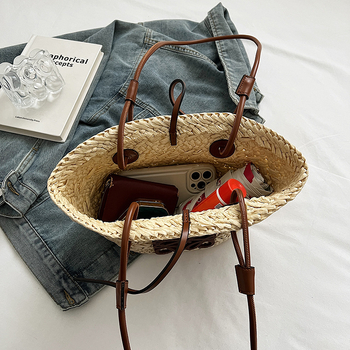 Geantă Tote din paie, formă coș, deschidere deschisă, buzunar interior cu fermoar, Primăvara 2025