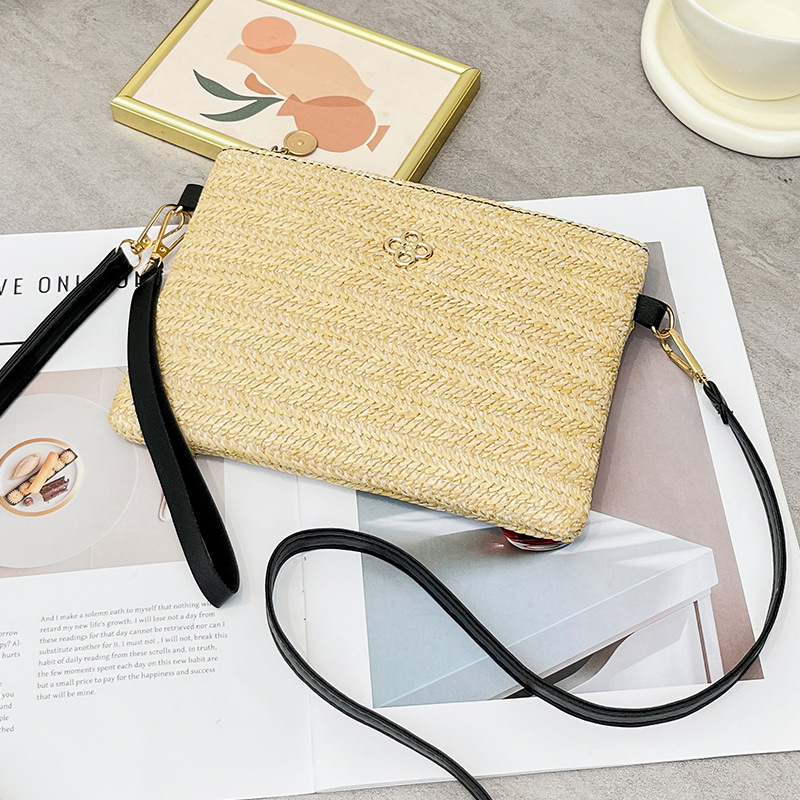 Crossbody torba od slame, pletena, horizontalni kvadratni oblik, zatvarač, poliester podstava — Ljeto 2025