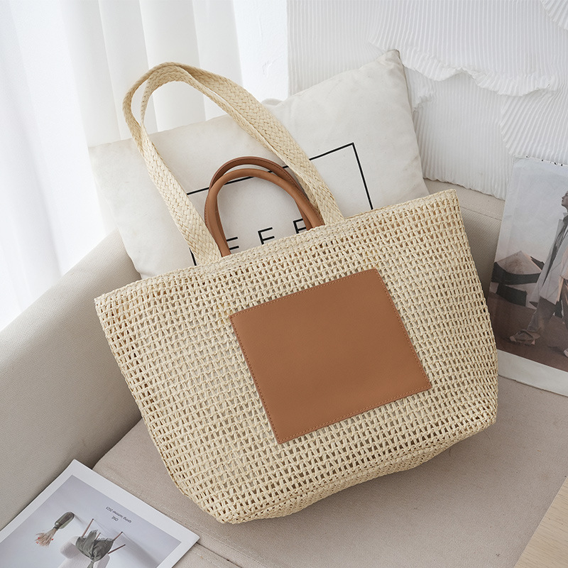 Slamnata tote torba sa zatvaračem na zip, gradski minimalistički stil, vodoravni kvadratni oblik