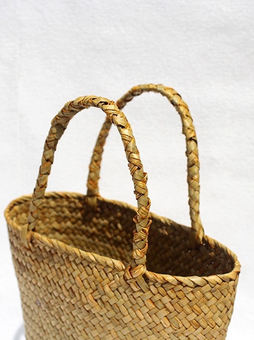 Mini slamnata košarica torba, dizajn s blokovima boja, ručno pletena, retro plaža torba